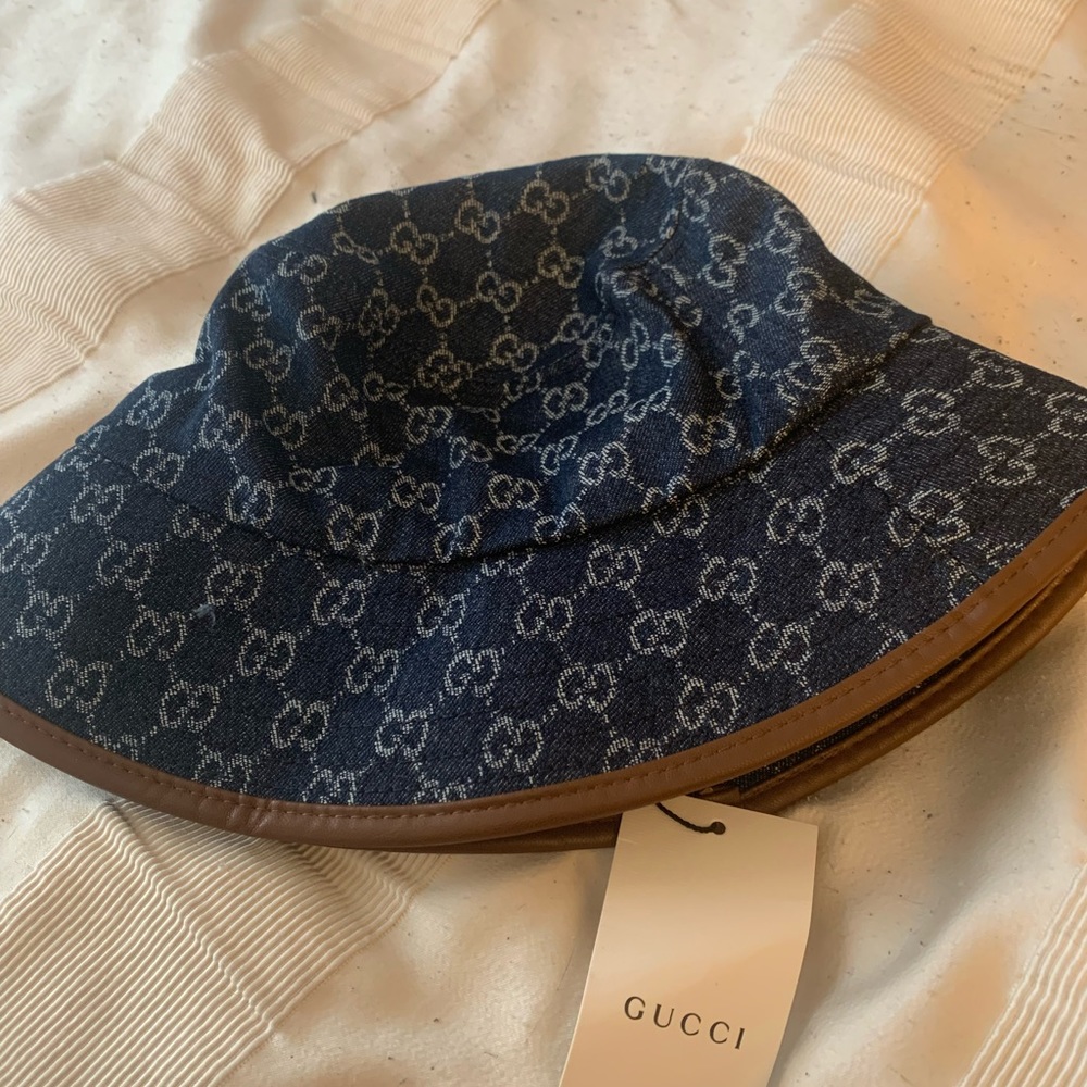 Bucket hat. Never worn! Super cute